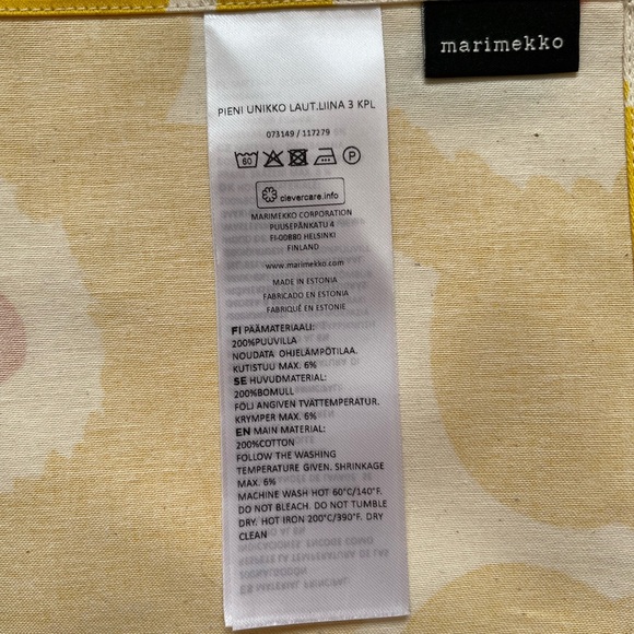 Marimekko Pieni Unikko Set of 6 Napkins - Picture 3 of 5